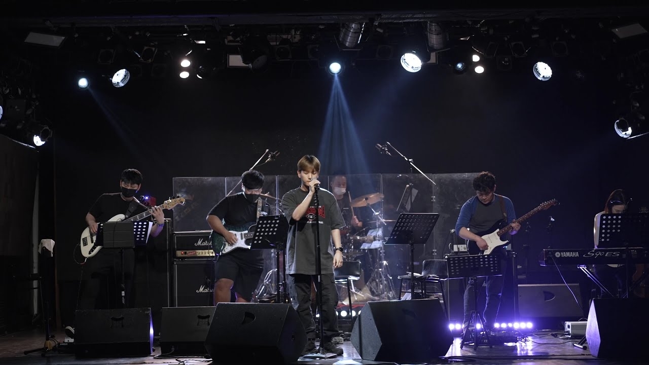 백현 (EXO)의 비하인드 컷