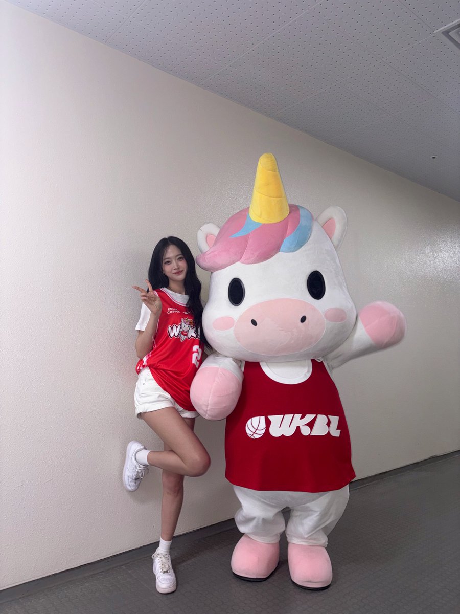 Behind-the-scenes cut of H1-KEY