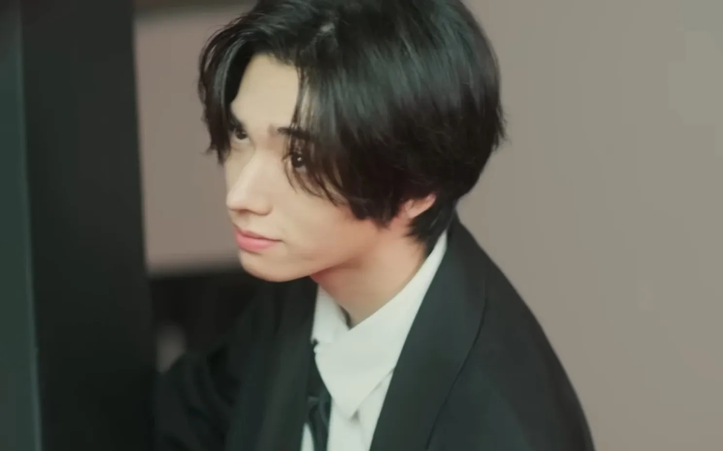 Behind-the-scenes cut of Jinbeom (WHIB)