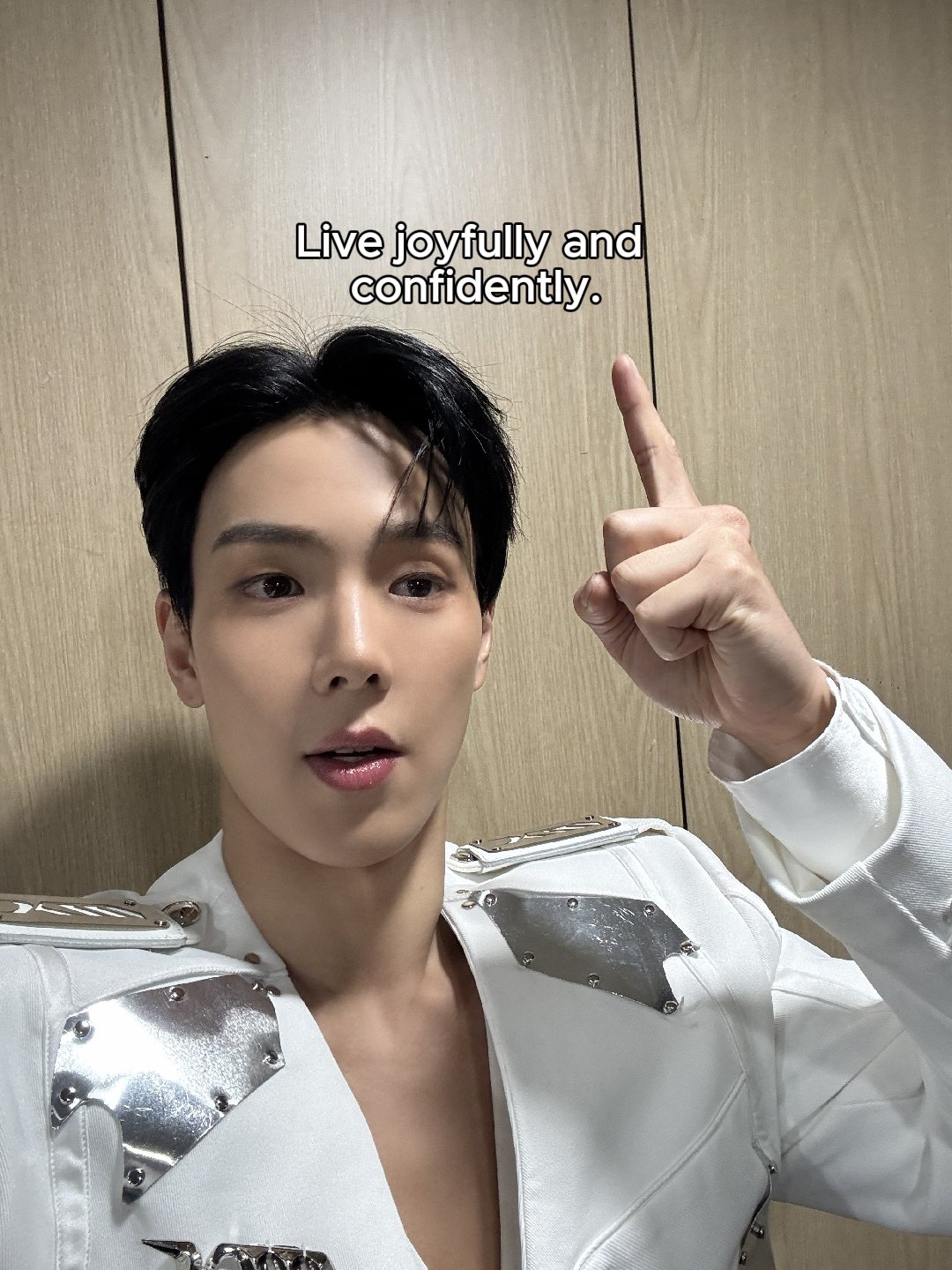Behind-the-scenes cut of Shownu (MONSTA X)