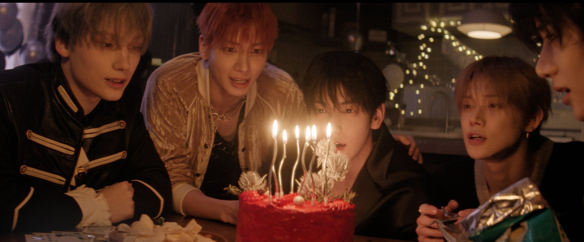 Potret di balik layar TOMORROW X TOGETHER