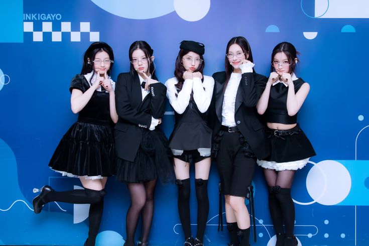 A moment captured by ILLIT's fan