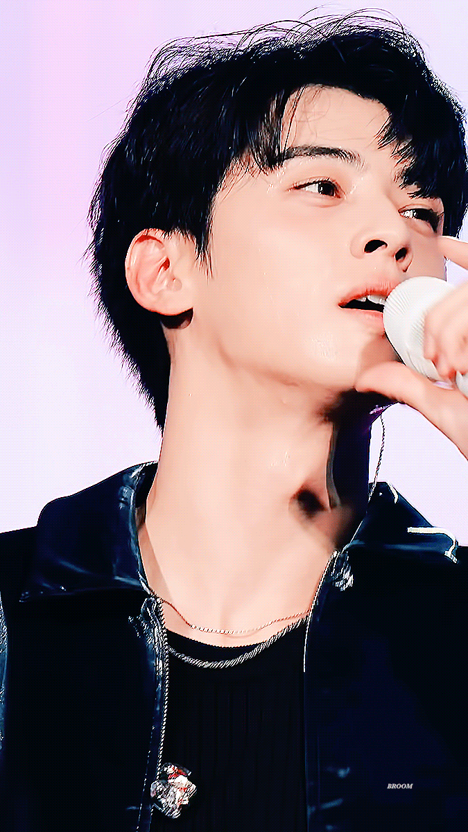 A moment captured by Eunwoo (ASTRO)'s fan