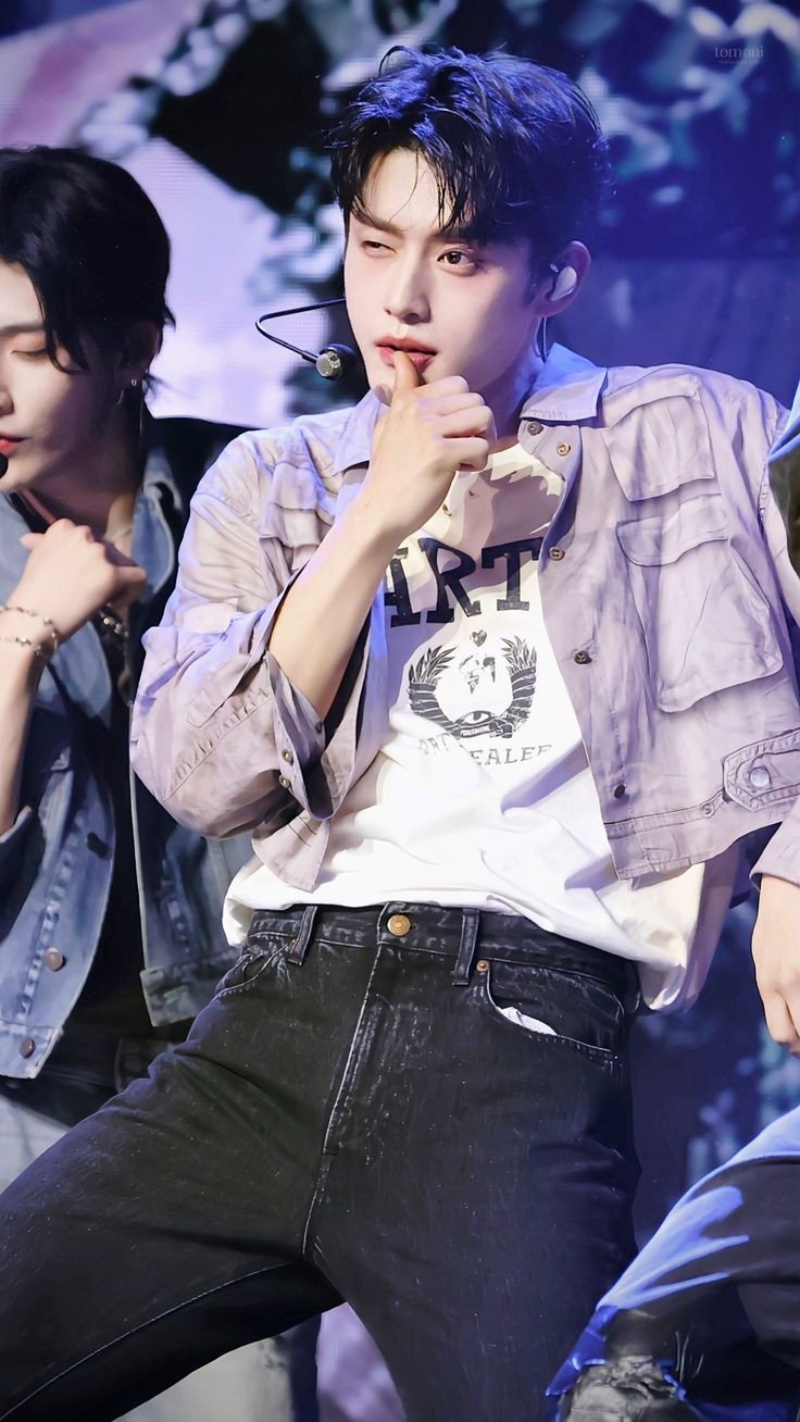 Fandom-recommended wallpaper image of Kim Jiwoong (ZEROBASEONE)