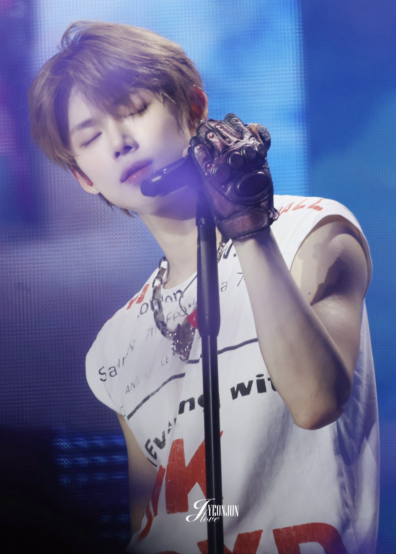 Foto aktivitas terbaru Yeonjun (TOMORROW X TOGETHER)