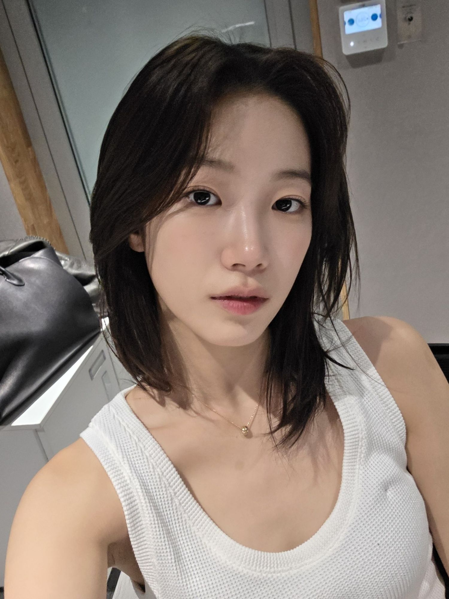 Behind-the-scenes cut of KAZUHA (LE SSERAFIM)