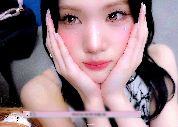 A moment captured by Juun (Hearts2Hearts)'s fan