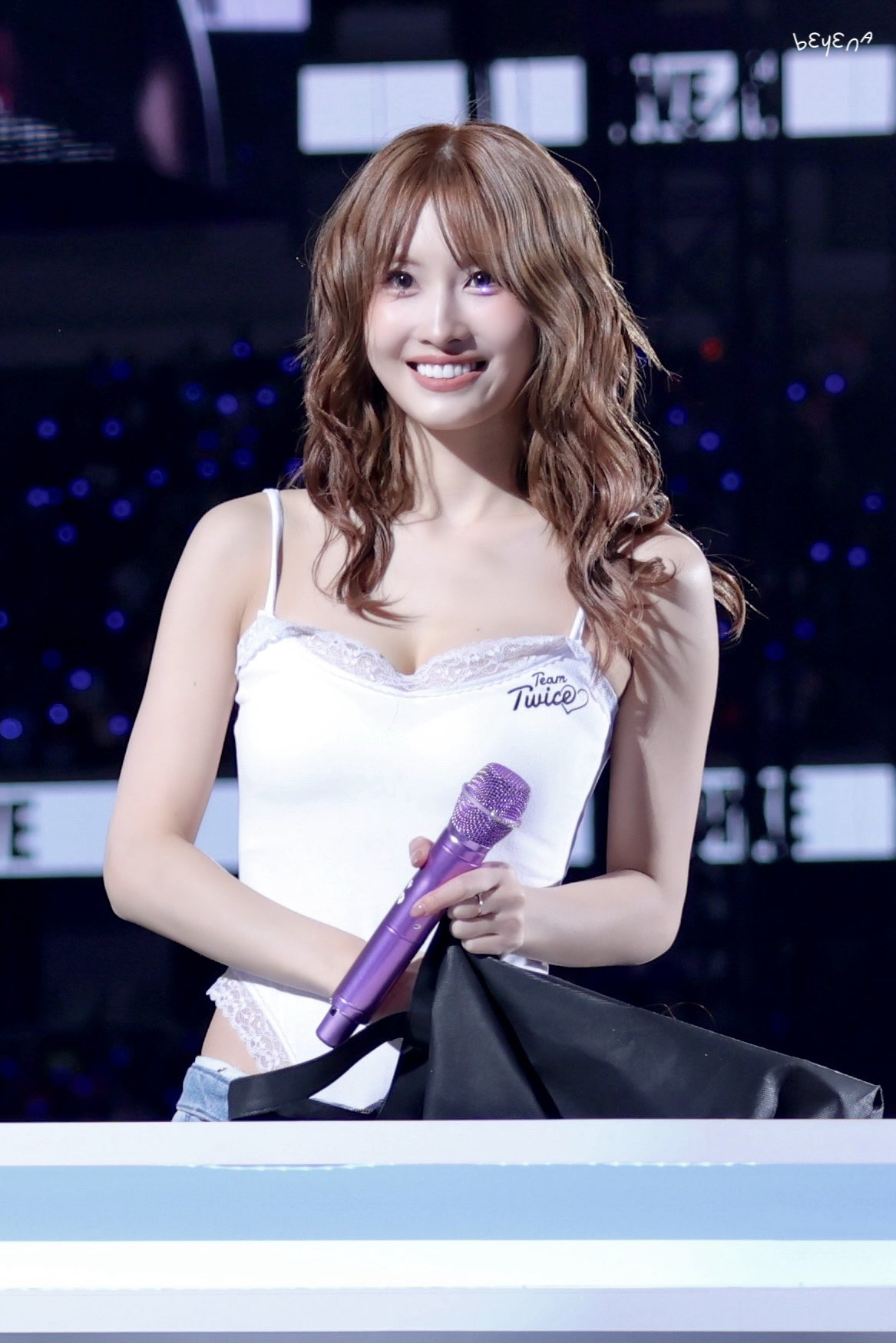 Behind-the-scenes cut of Momo (TWICE)