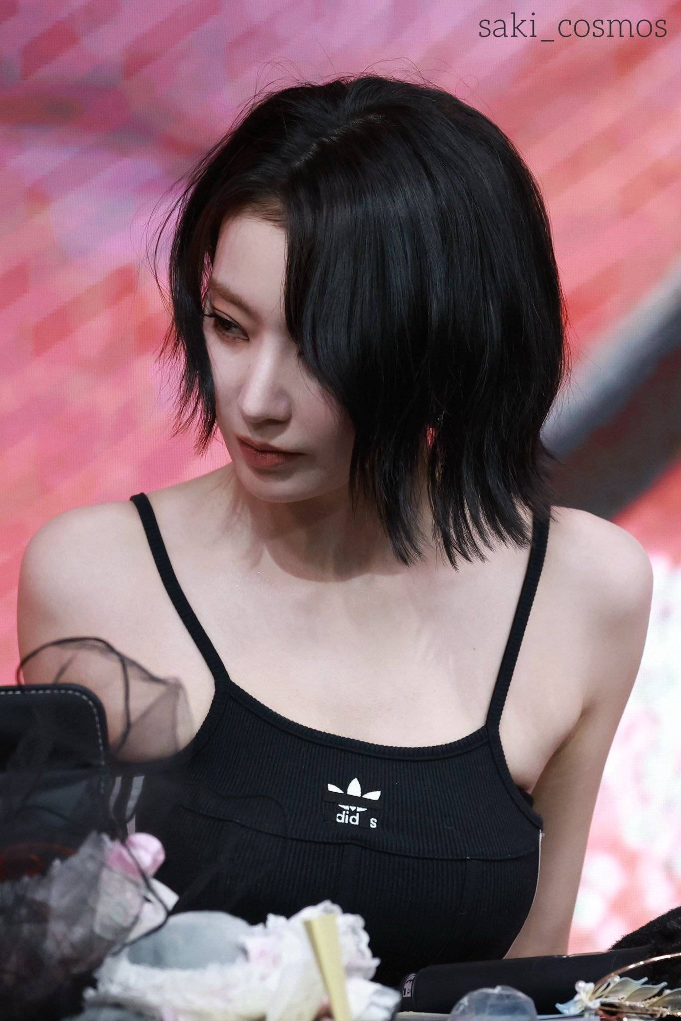 Latest photo of Sakura (LE SSERAFIM)