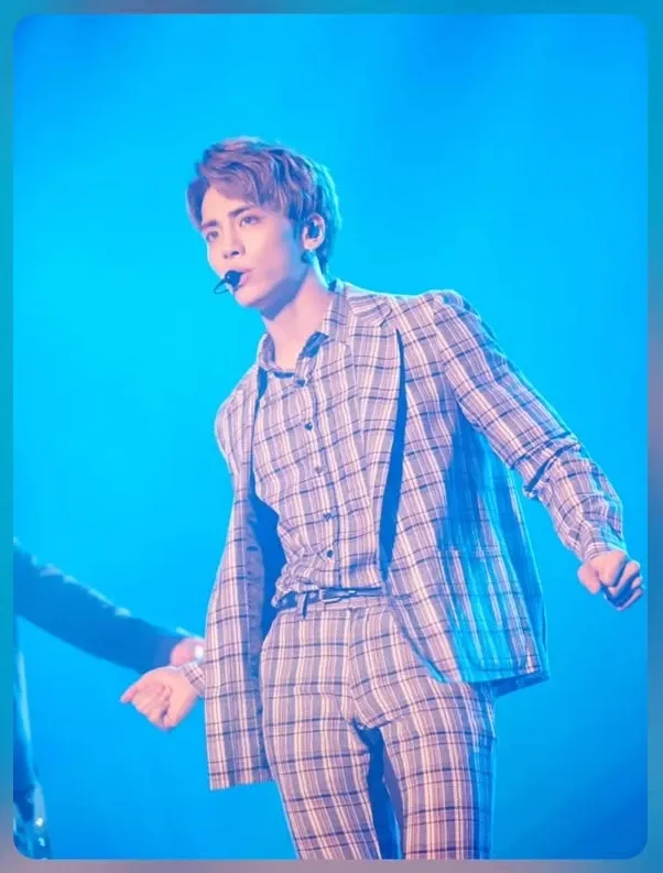 A moment captured by Jonghyun (SHINee)'s fan