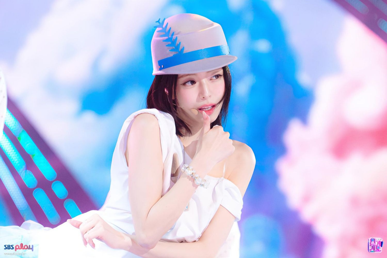 Latest photo of Yuna (ITZY)