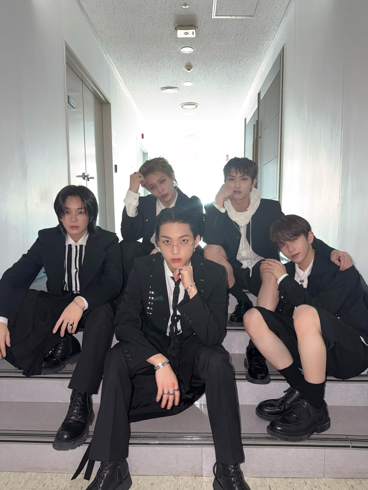TNX의 비하인드 컷