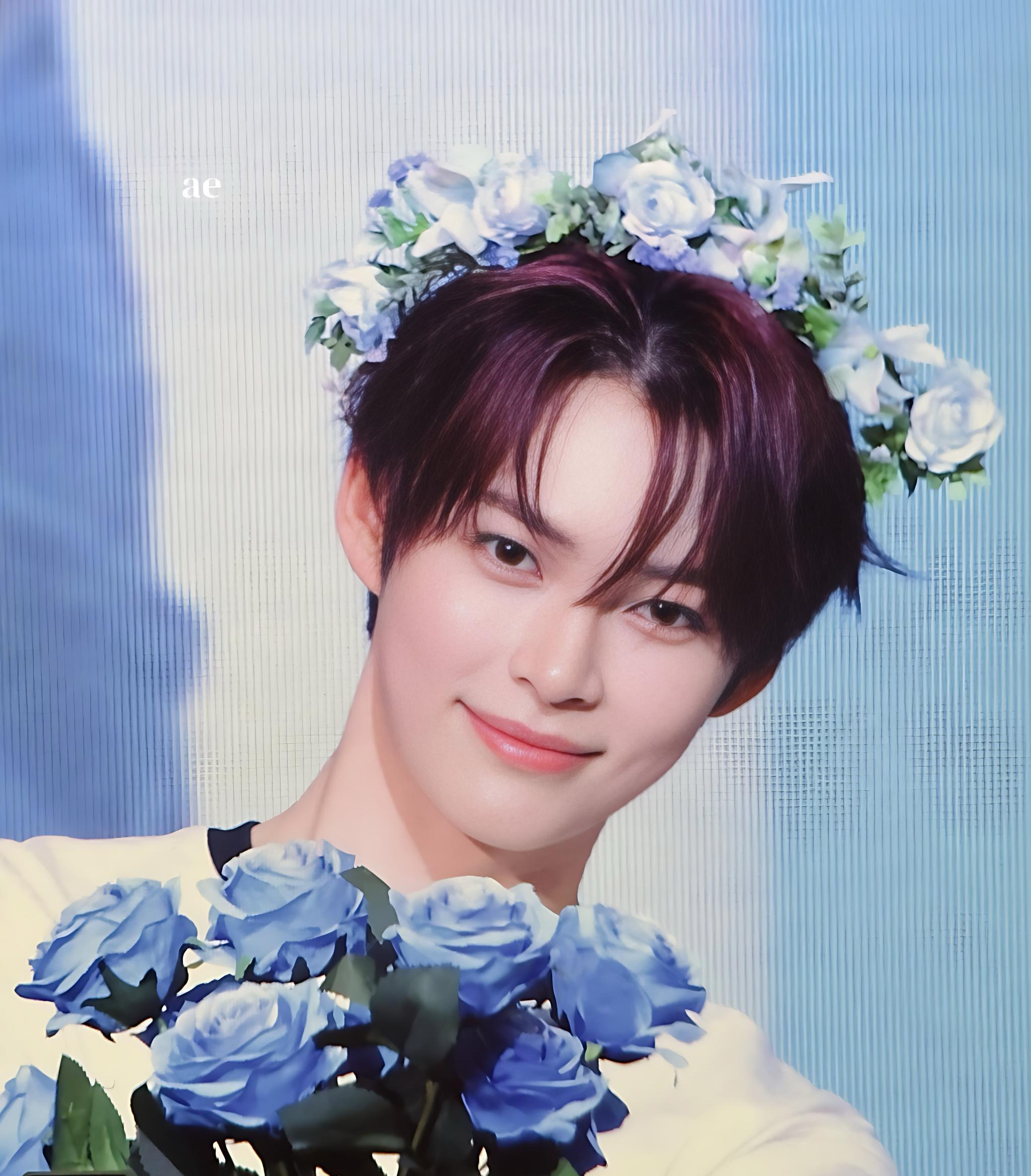 Recent activity shot of Sung Hanbin (ZEROBASEONE)