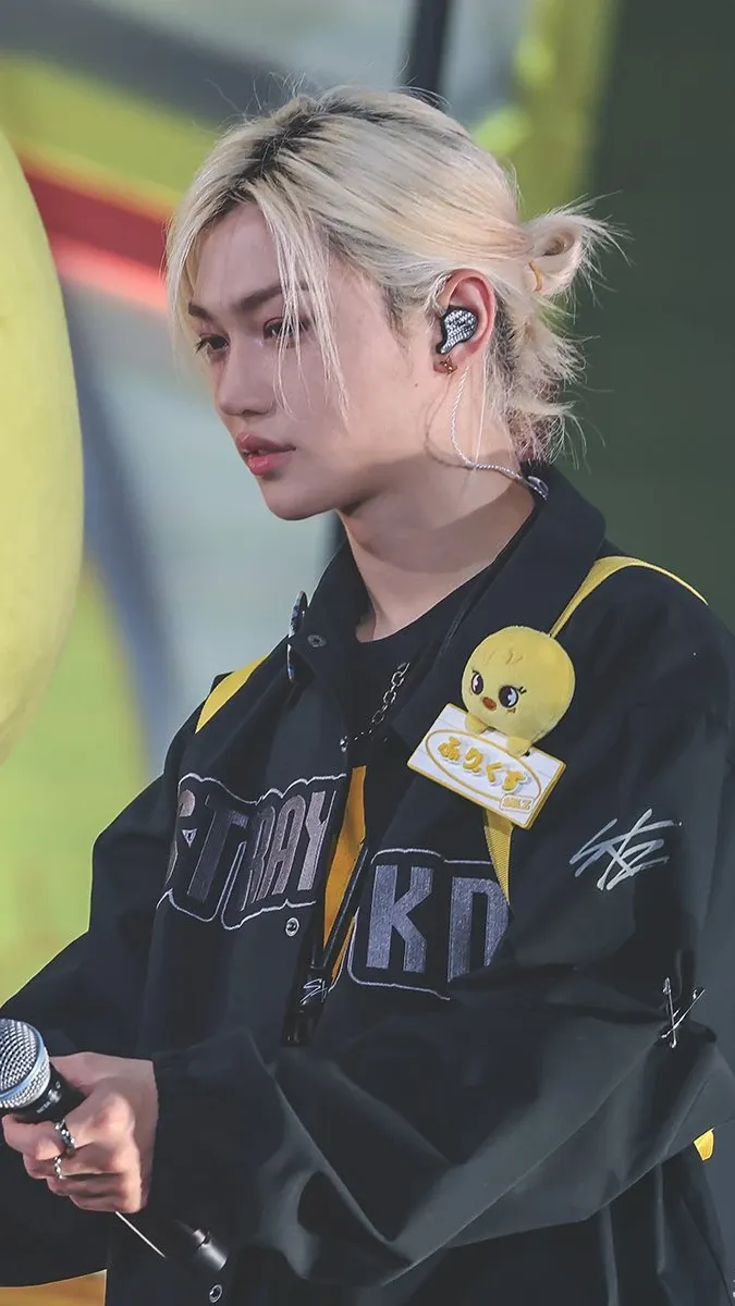 A heartfelt wallpaper shared by Felix (Stray Kids)'s fans
