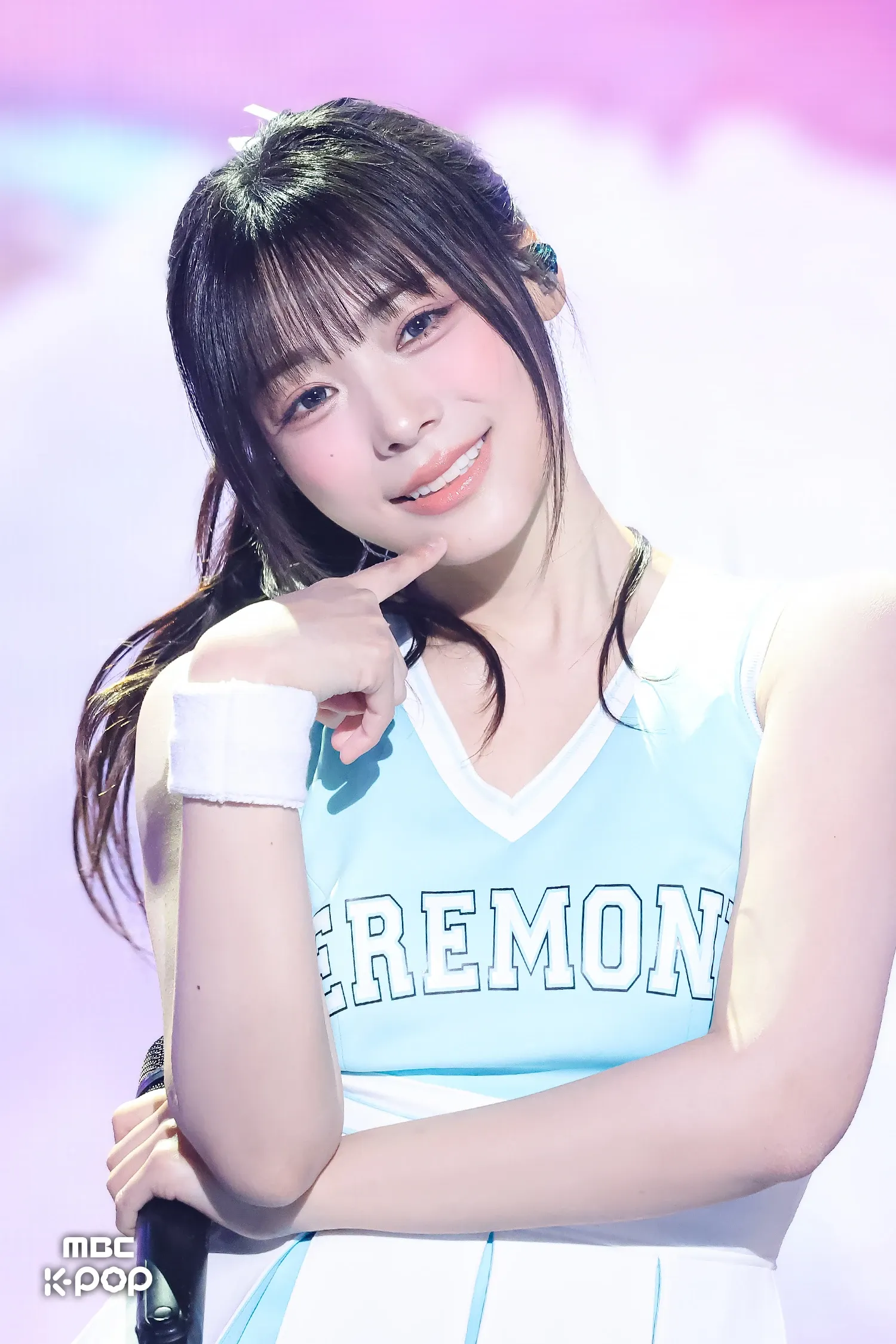 Recent activity shot of Siyeon (QWER)