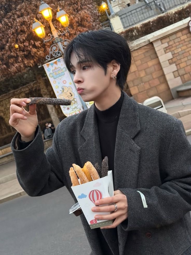 Foto terbaru Serim (CRAVITY)