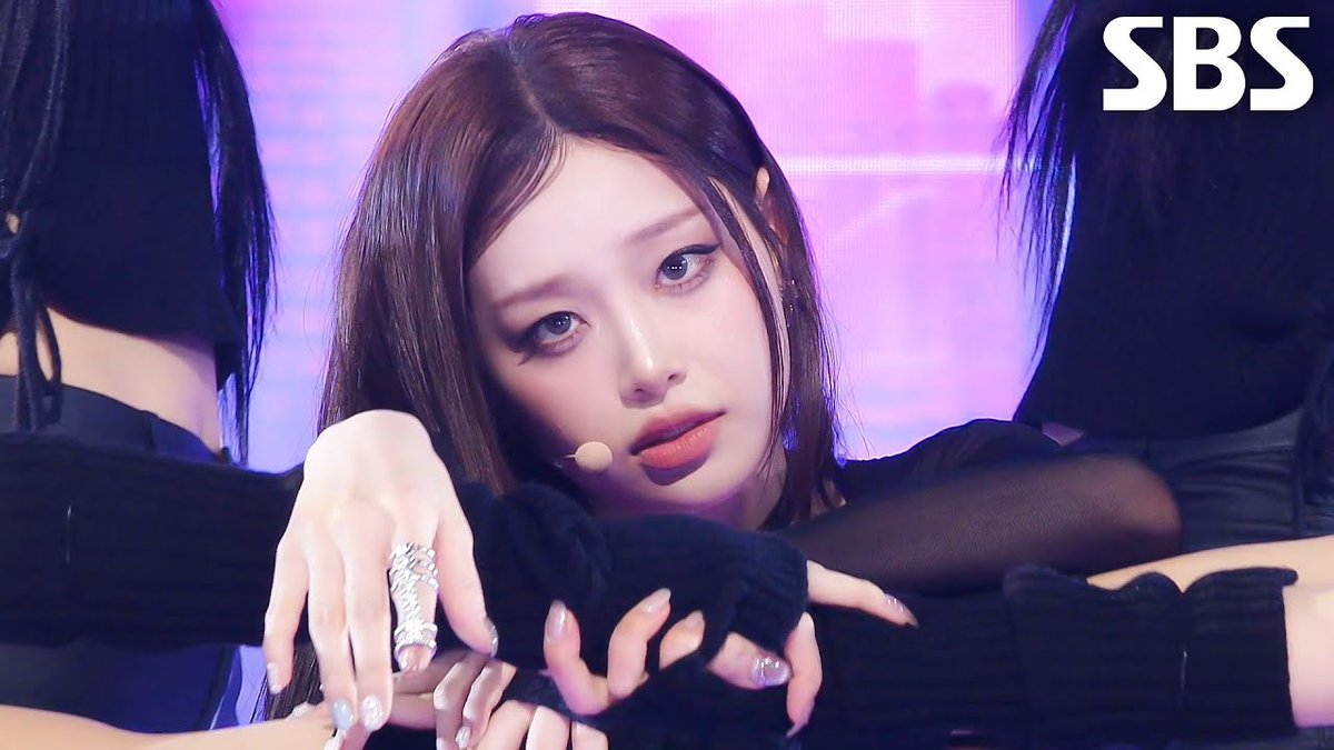 Behind-the-scenes cut of Chuu