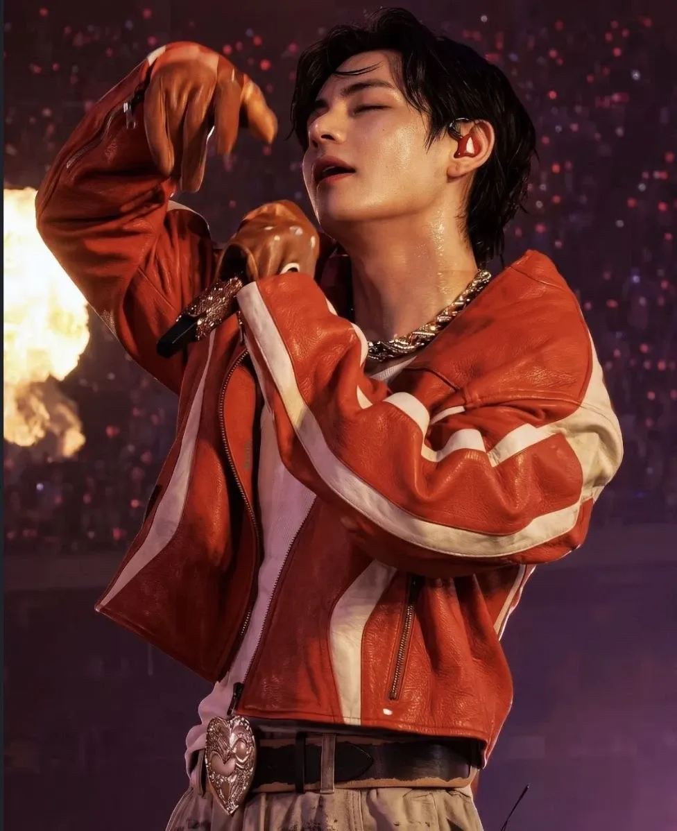 Behind-the-scenes cut of V (BTS)