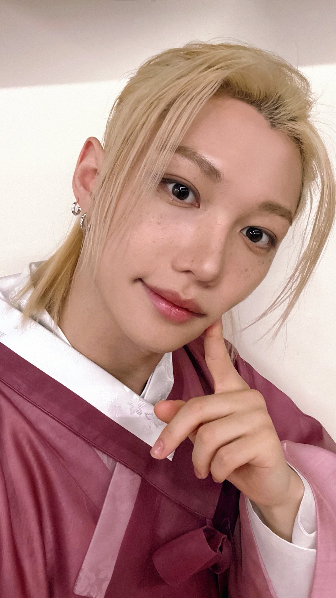 Fandom-recommended wallpaper image of Felix (Stray Kids)