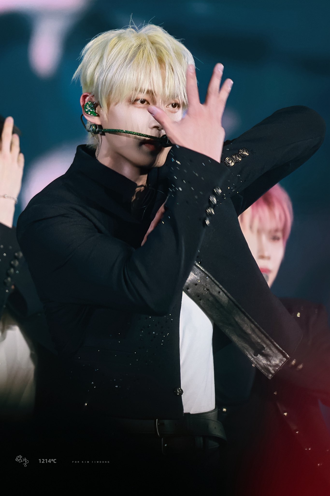 Potret di balik layar Kim Jiwoong (ZEROBASEONE)