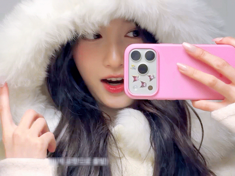 Behind-the-scenes cut of Leeseo (IVE)