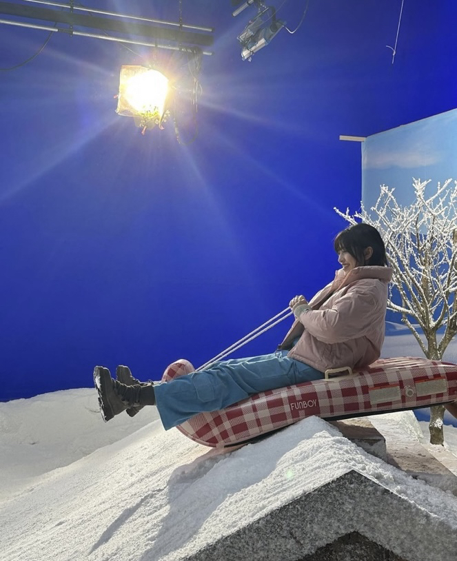 Recent activity shot of An Yujin (IVE)