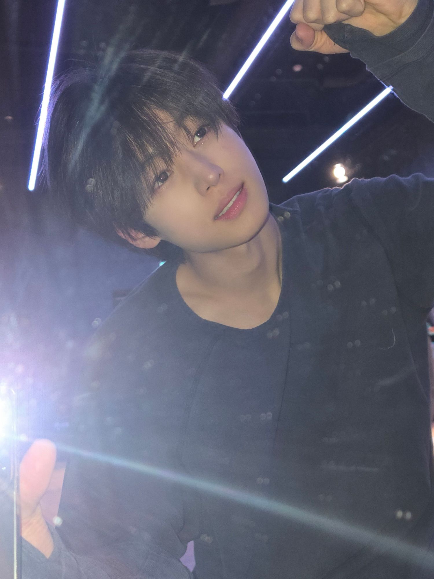 A moment captured by Jang yonghoon (IDID)'s fan