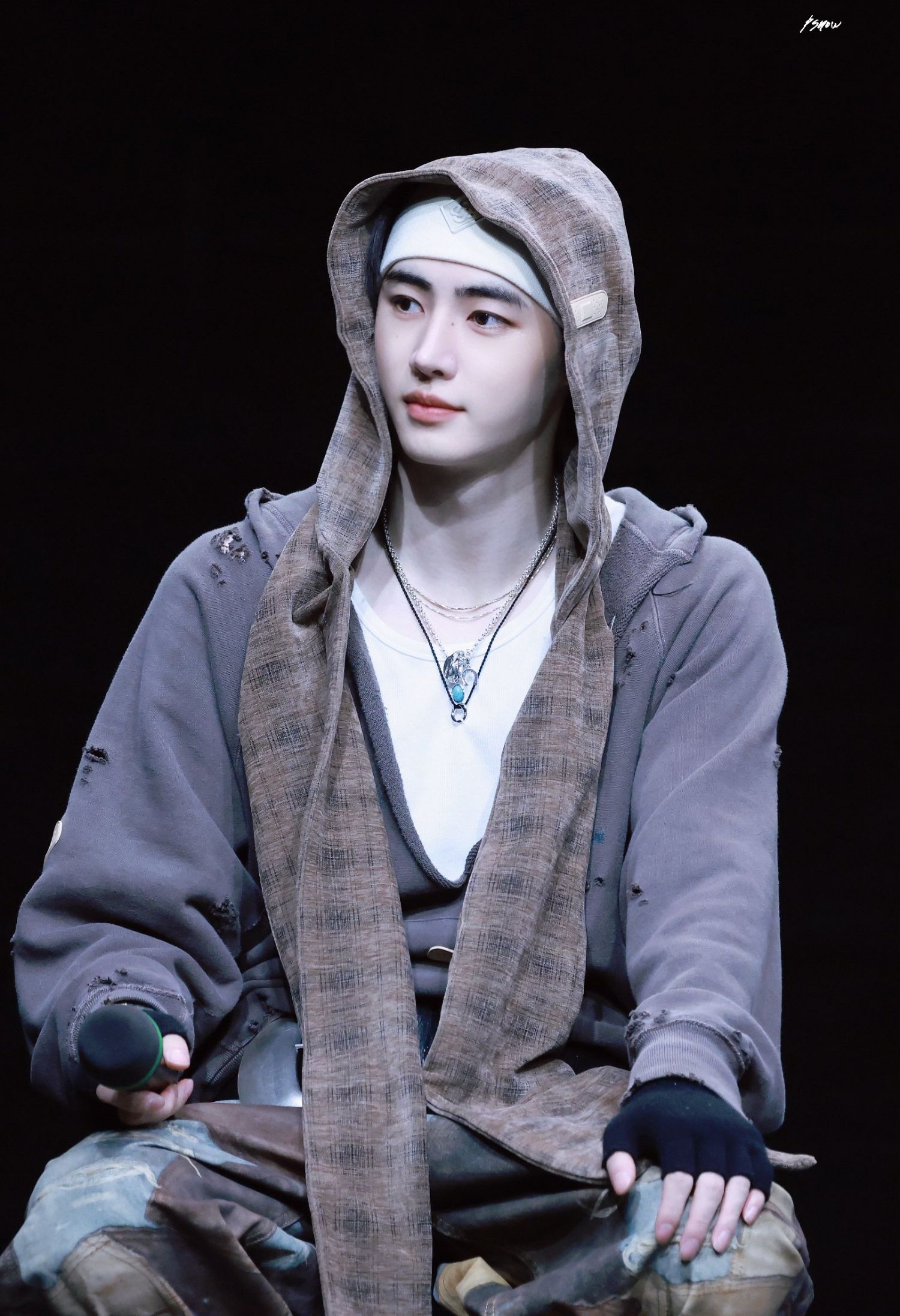 Recent activity shot of Sunghoon (ENHYPEN)