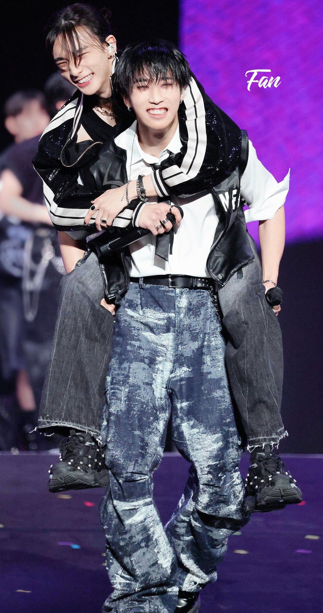 Today's most popular wallpaper in the HAN (Stray Kids) community