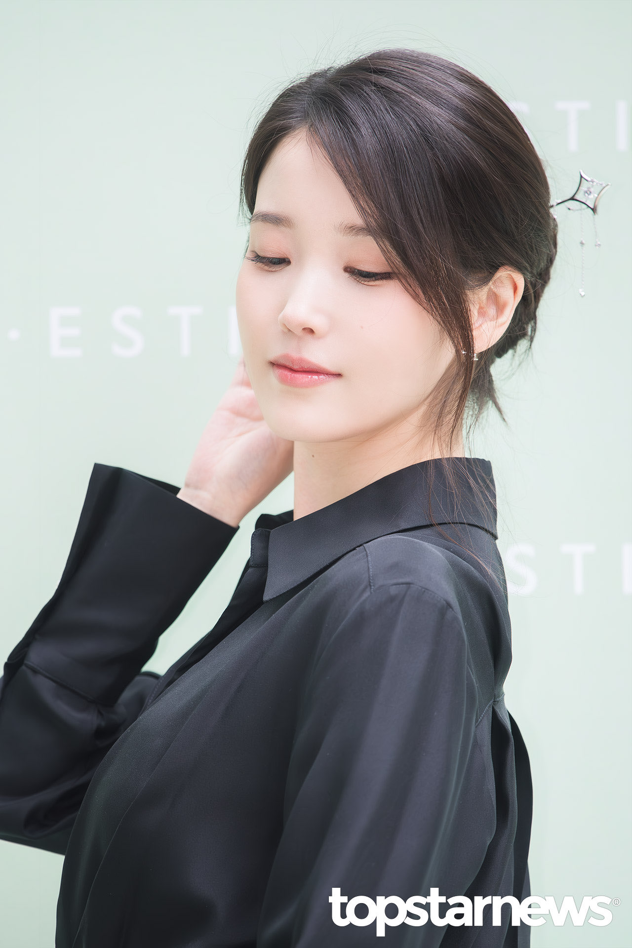 Behind-the-scenes cut of IU