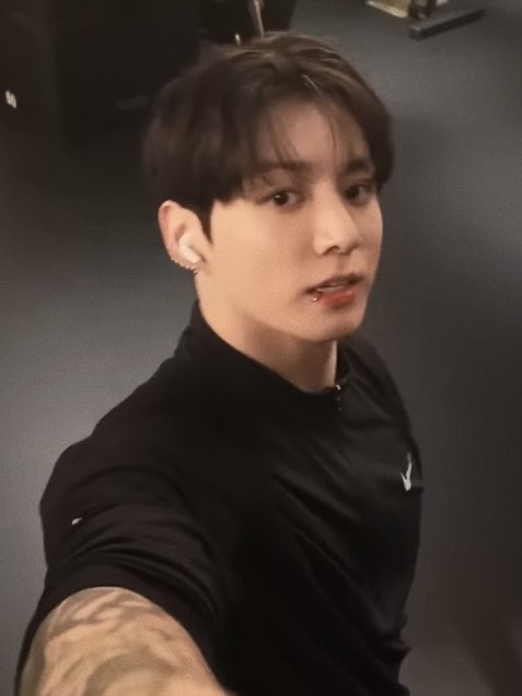 Foto aktivitas terbaru Jungkook (BTS)