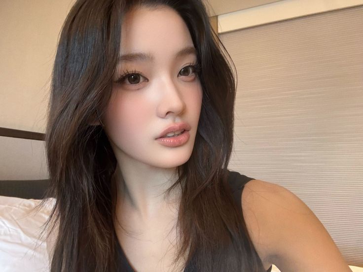 Behind-the-scenes cut of Iroha (ILLIT)