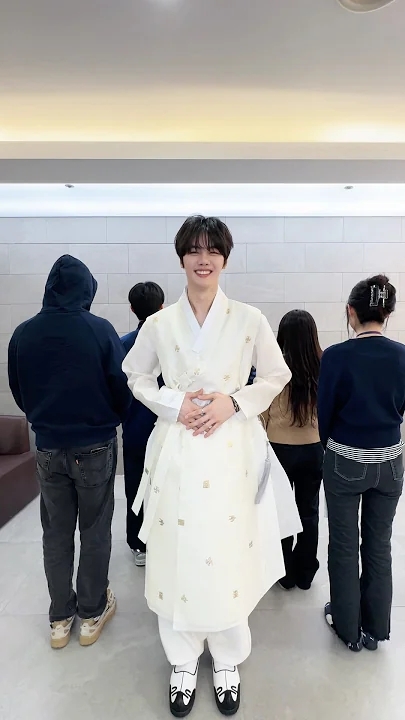 The most beloved wallpaper among Kim Gyuvin (ZEROBASEONE)'s fans