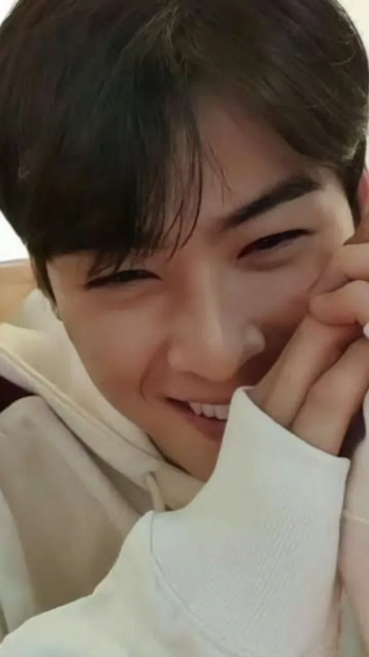 A moment captured by Eunwoo (ASTRO)'s fan