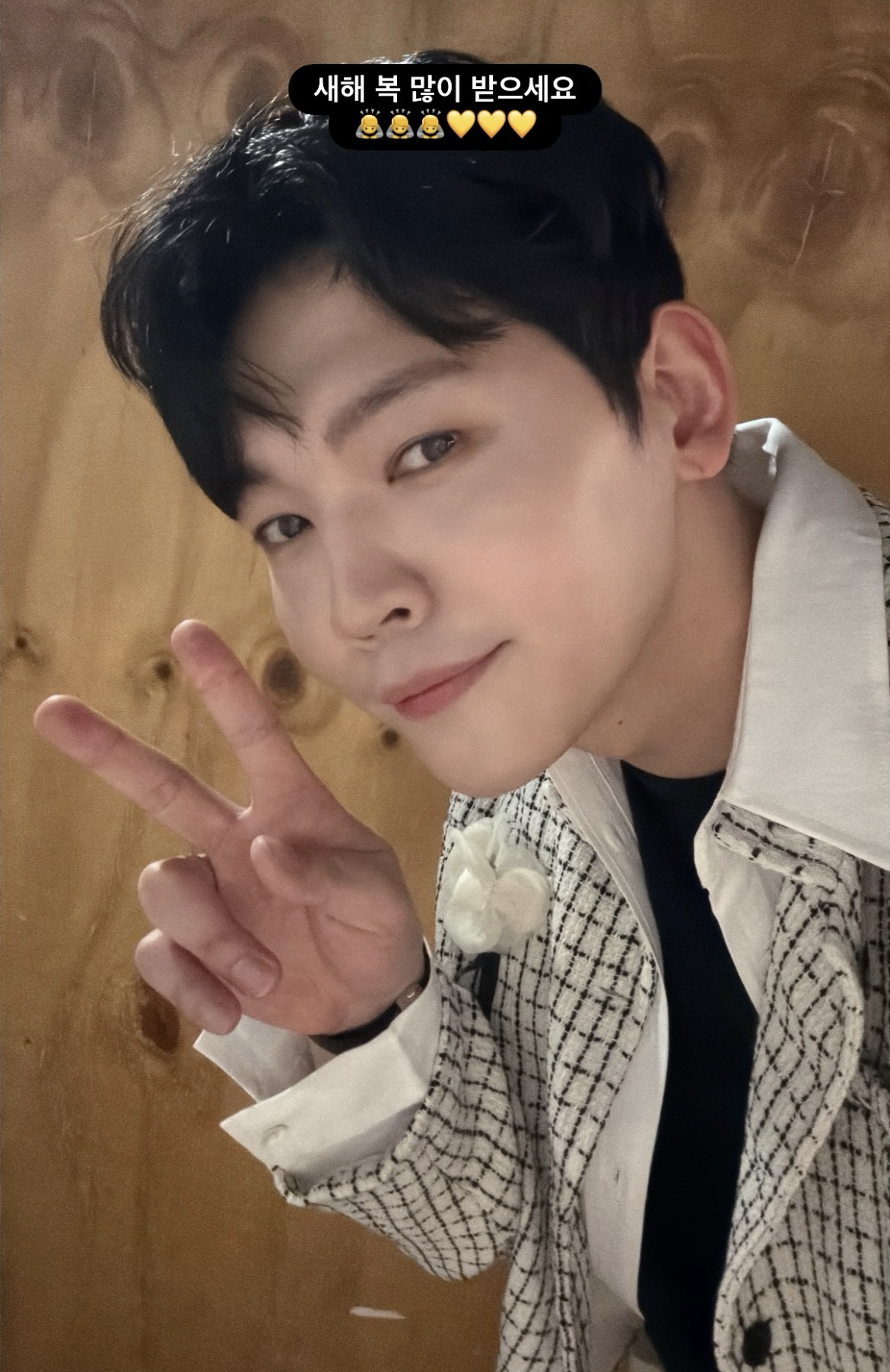 Behind-the-scenes cut of Kuhn (UP10TION)