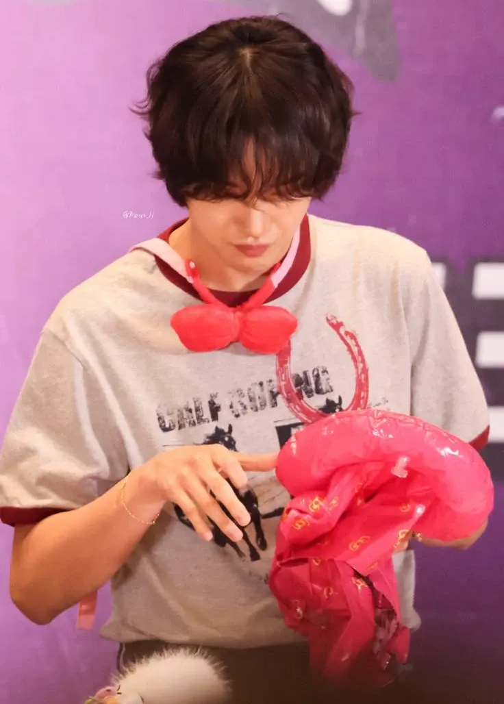 Behind-the-scenes cut of Haechan (NCT 127, NCT DREAM)