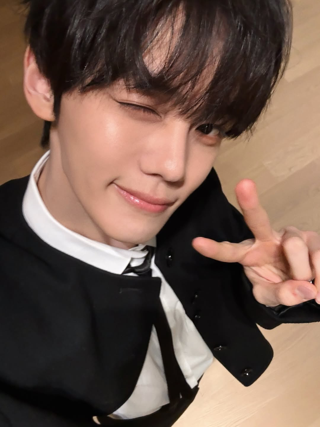 Recent activity shot of Kim Gyuvin (ZEROBASEONE)