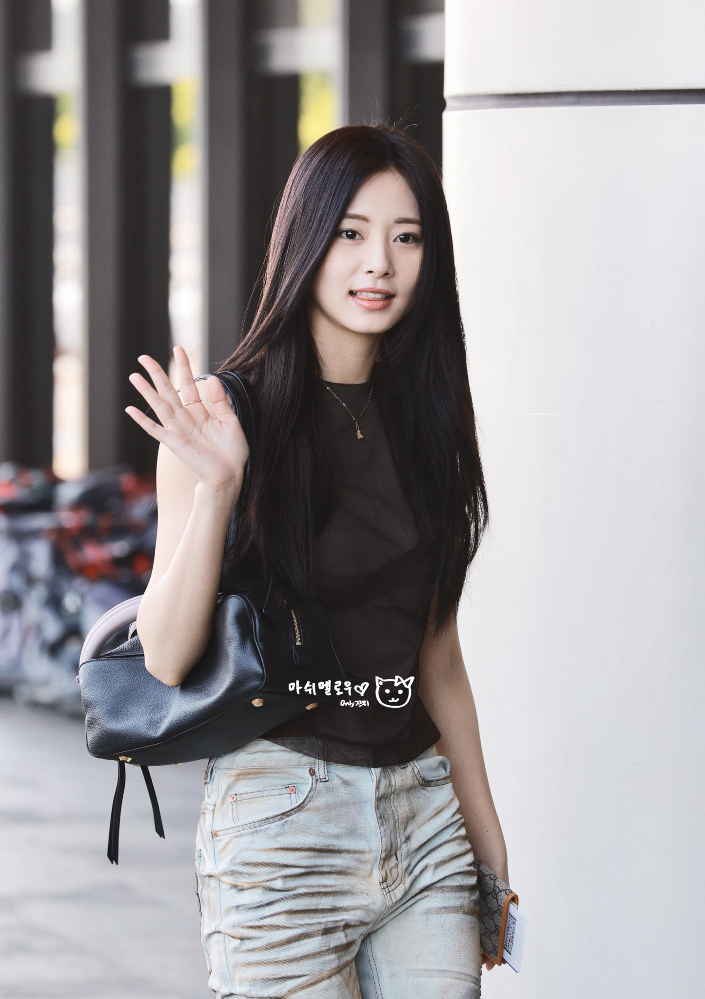 Momen yang diabadikan oleh penggemar Tzuyu (TWICE)