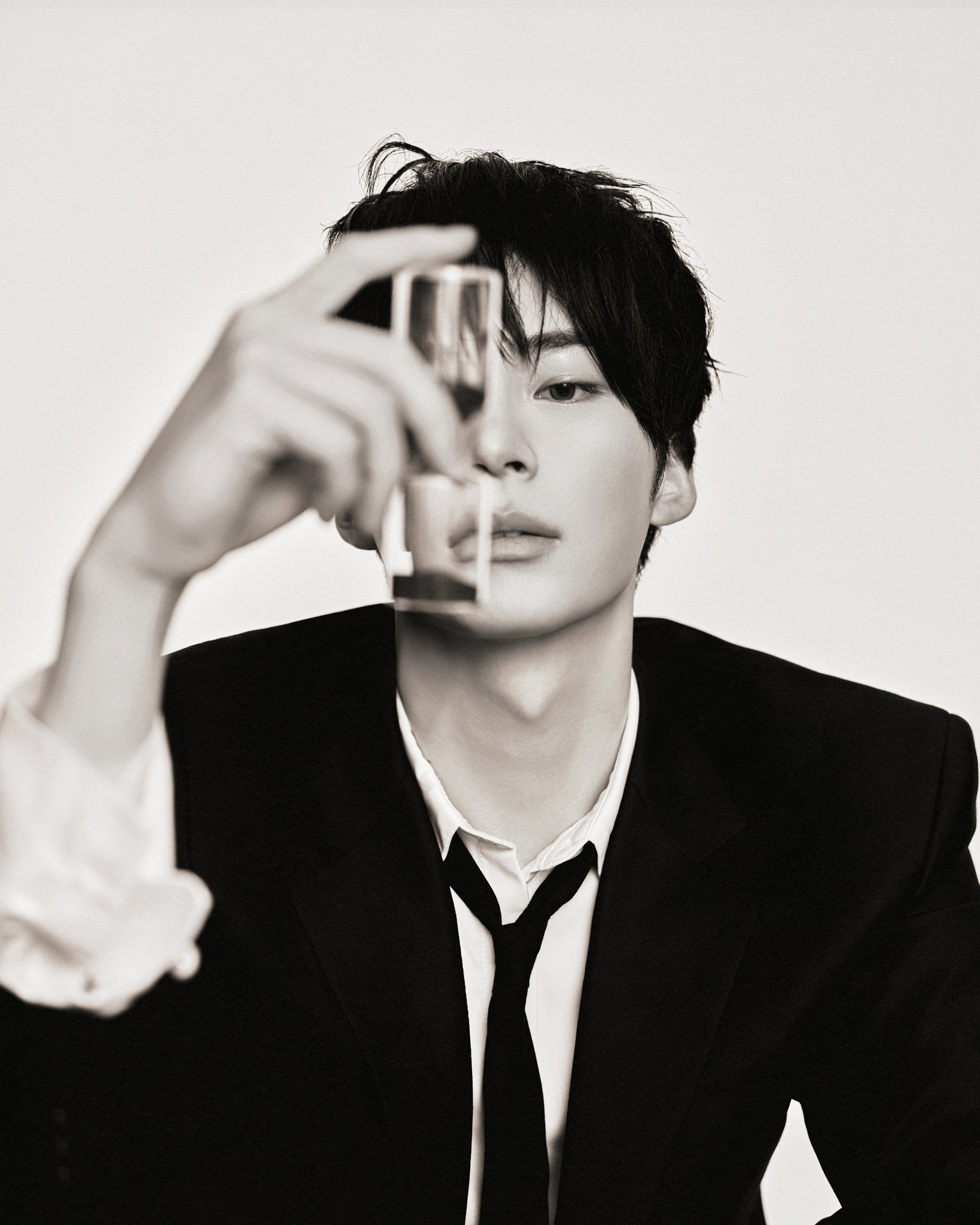 Recent activity shot of Sung Hanbin (ZEROBASEONE)