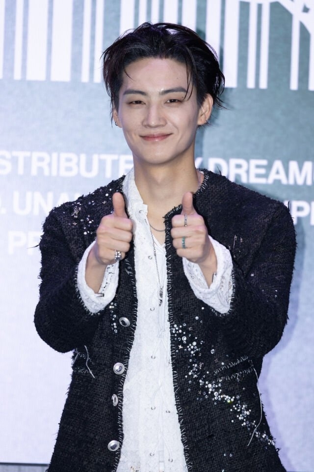 Latest photo of JAY B (GOT7)