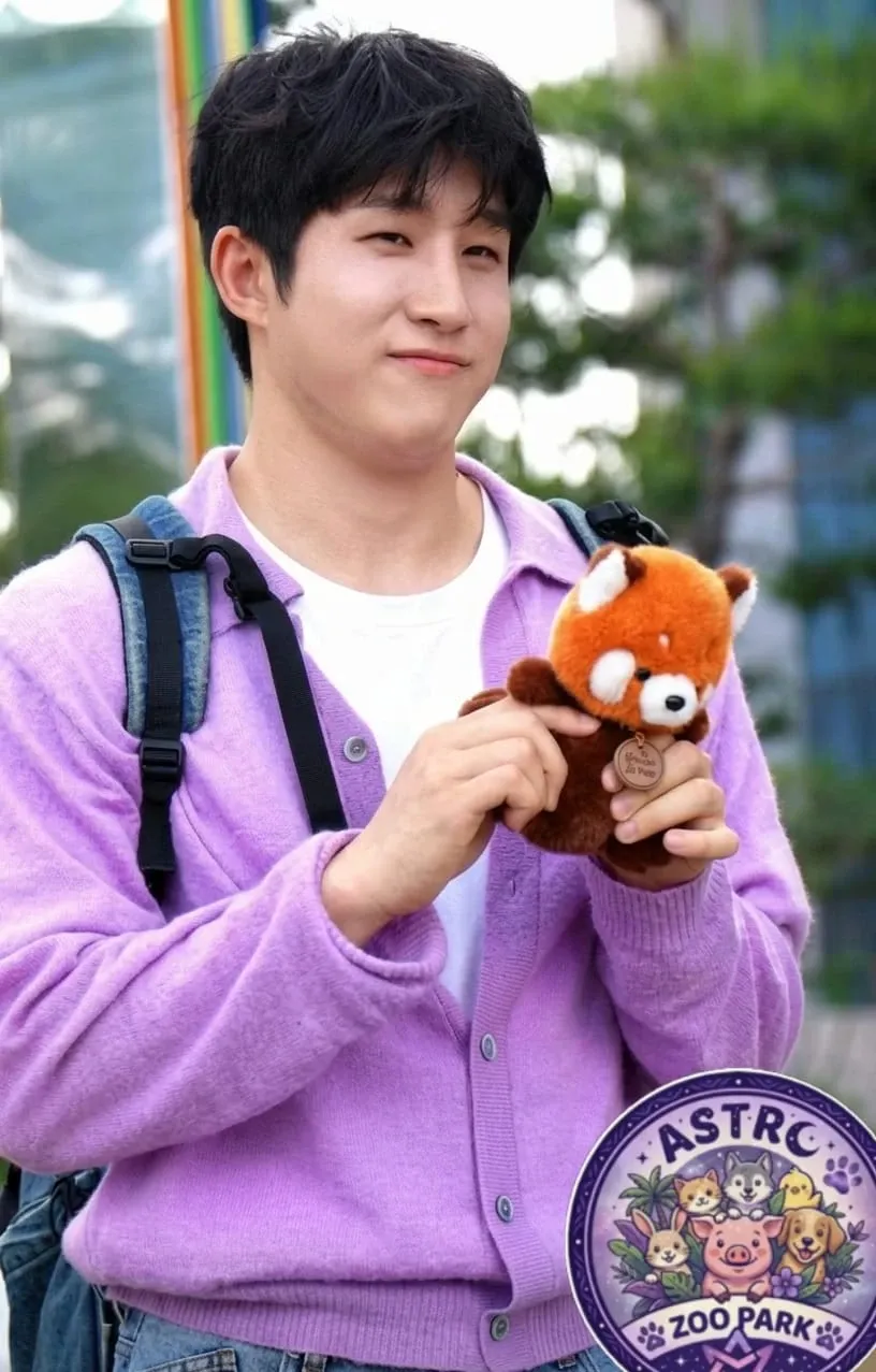 Latest photo of Jinjin (ASTRO)
