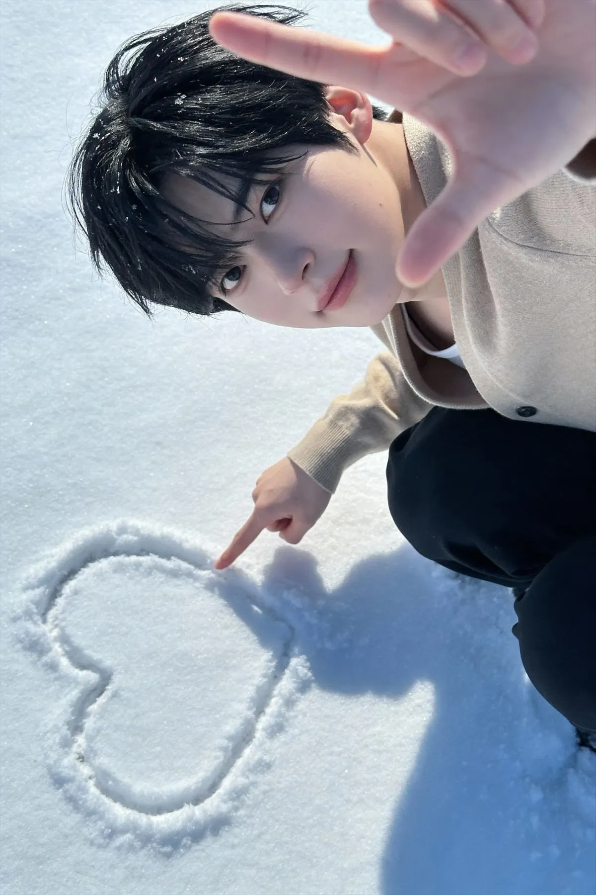 Recent activity shot of Sung Hanbin (ZEROBASEONE)
