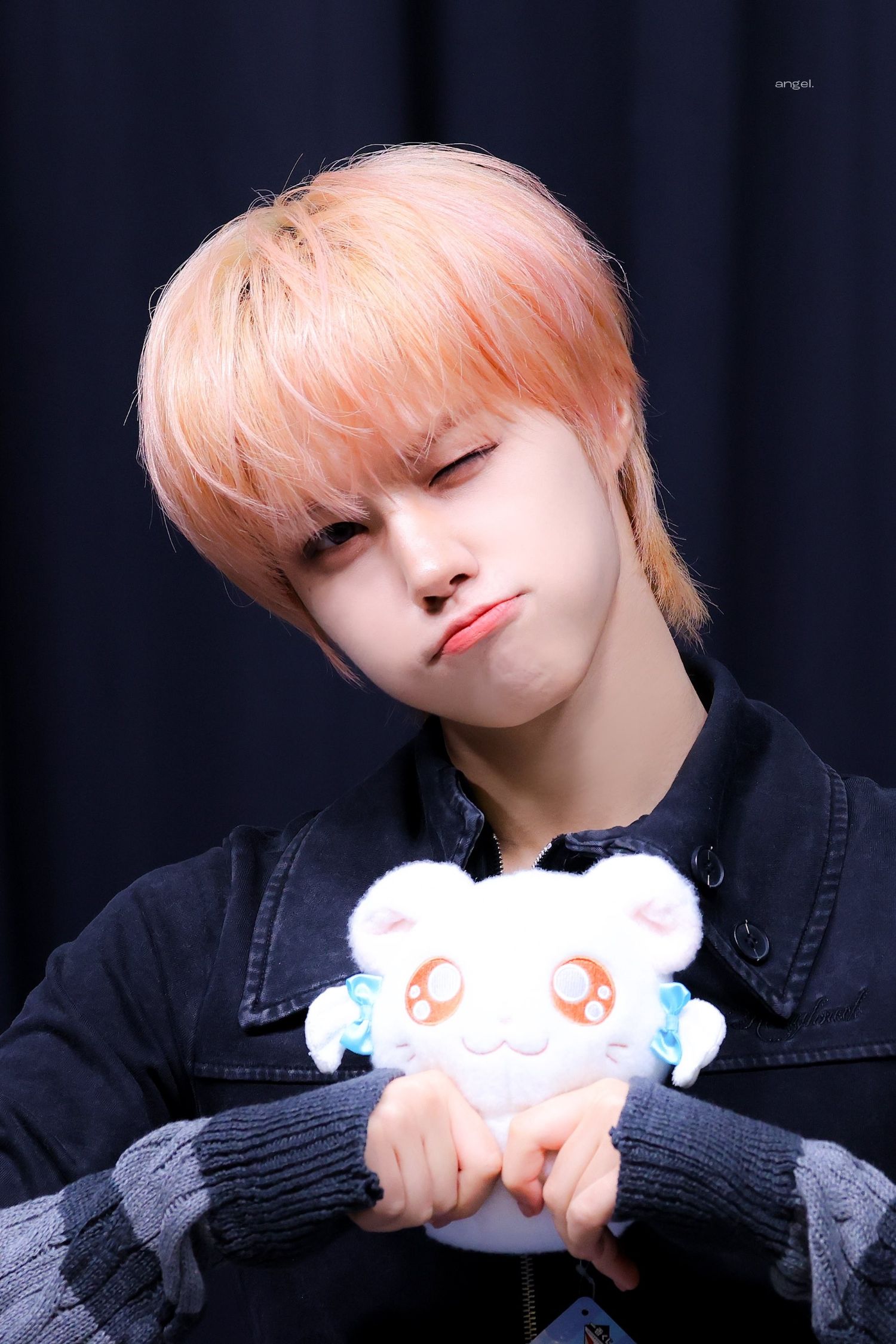 Recent activity shot of Park Juwon (AHOF)