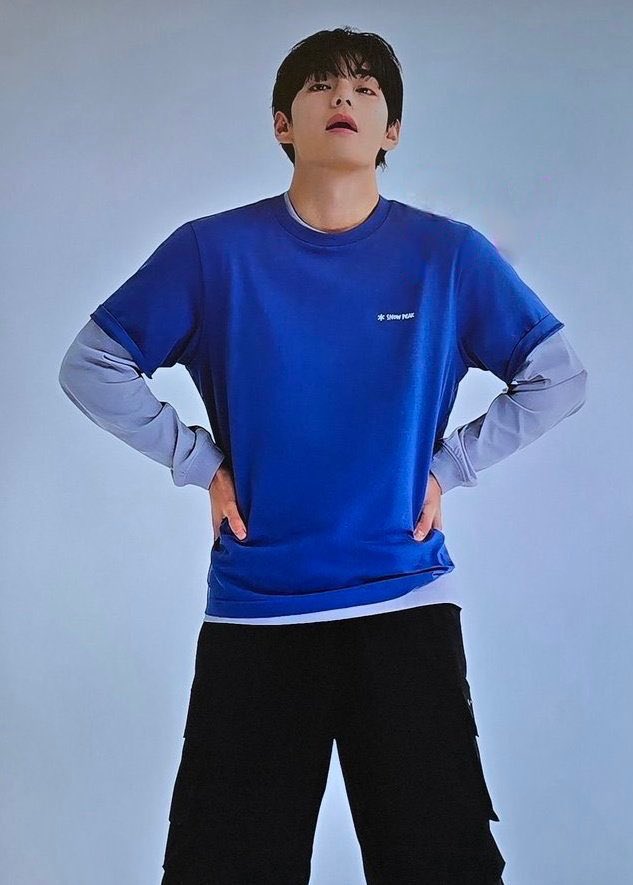 뷔 (방탄소년단)의 최신 사진