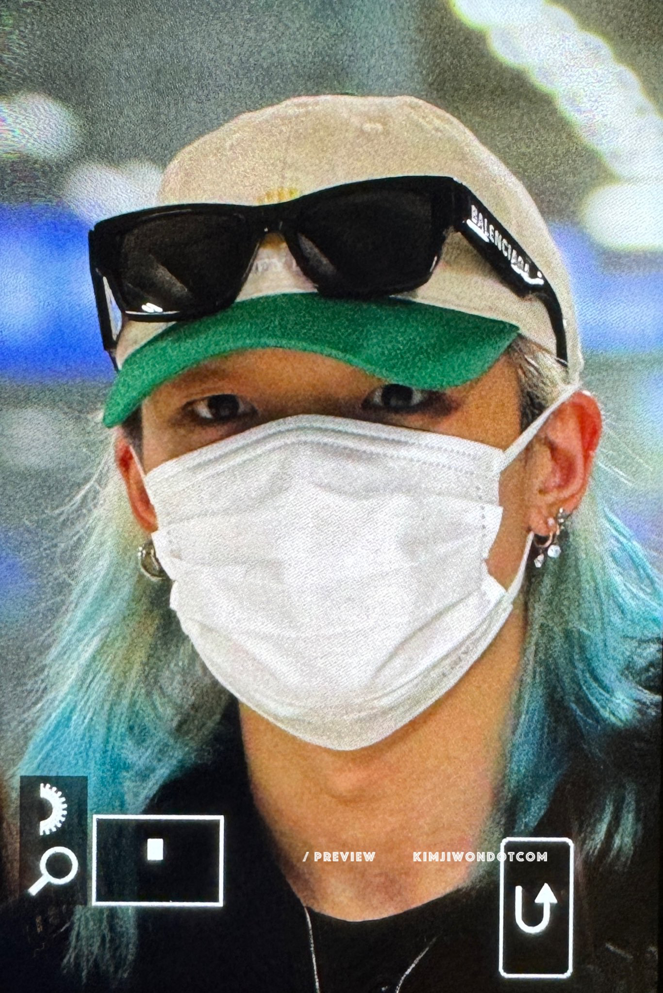 A moment captured by BOBBY (iKON)'s fan