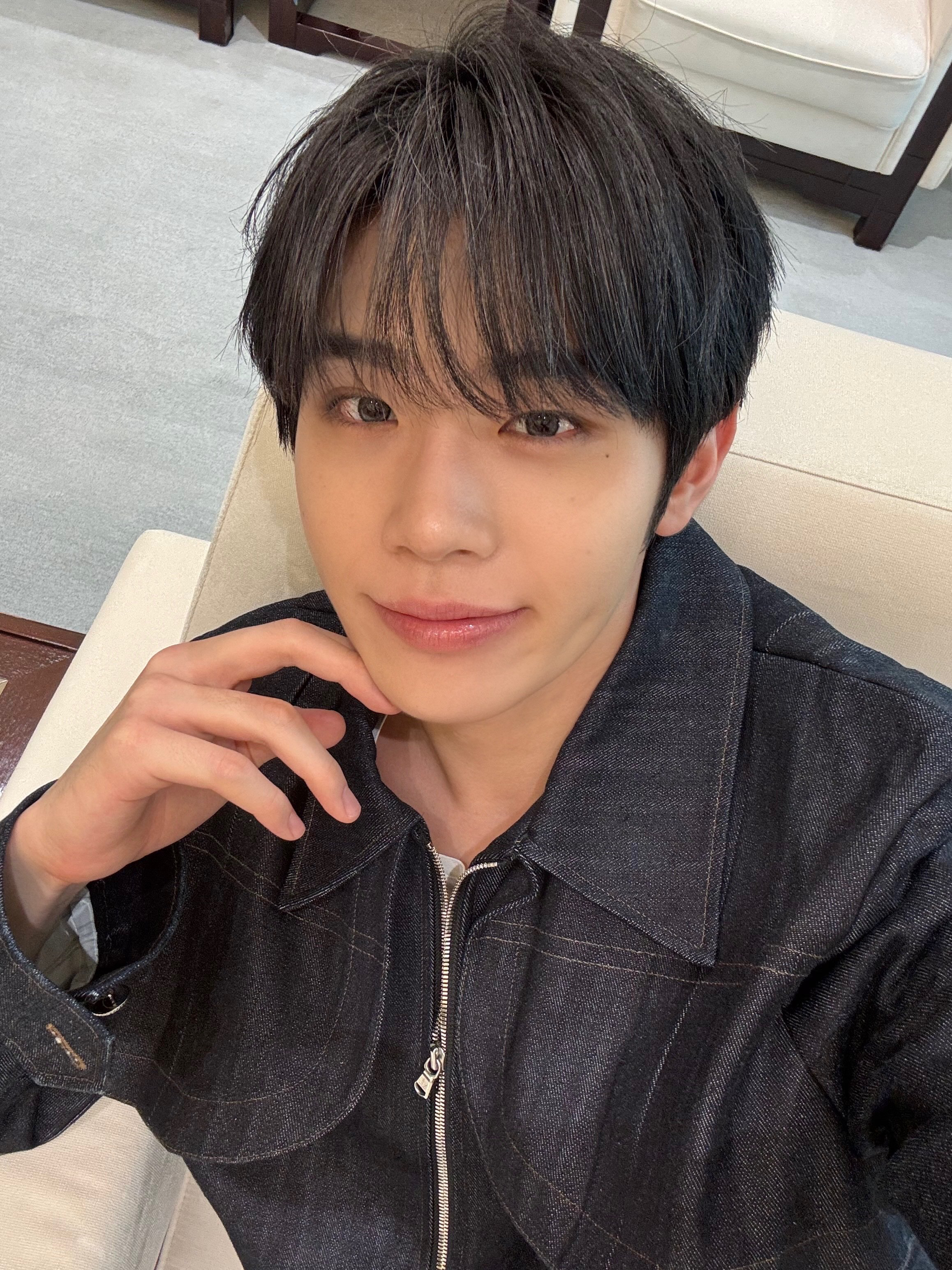 Recent activity shot of Kim Taerae (ZEROBASEONE)