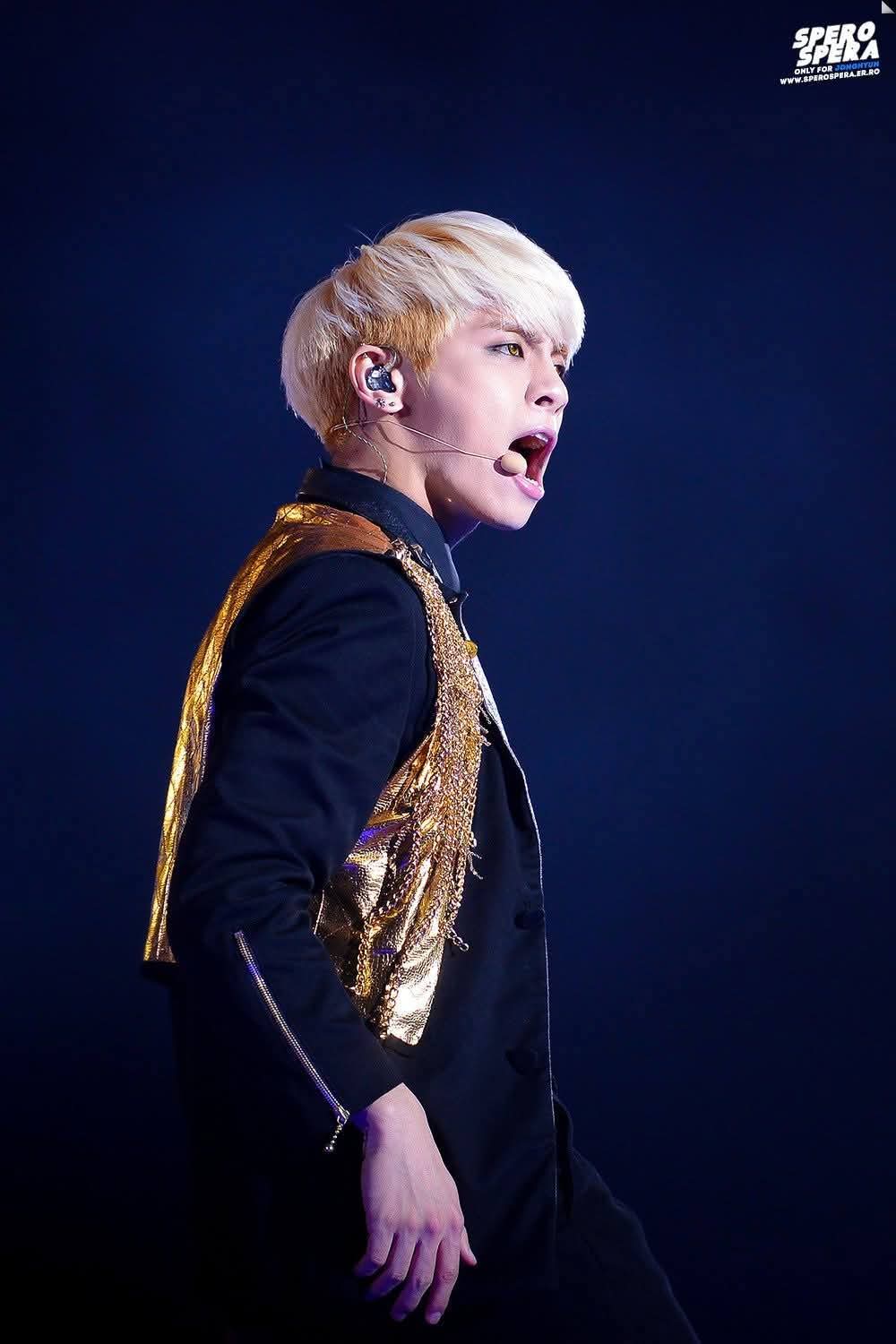 A moment captured by Jonghyun (SHINee)'s fan