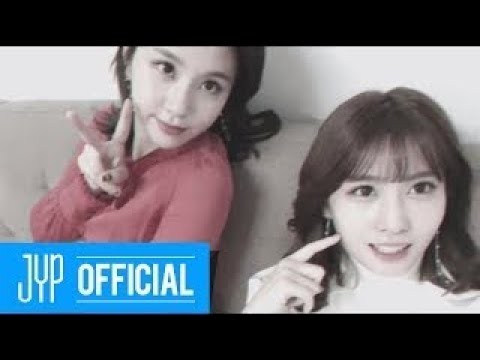 Potret di balik layar Momo (TWICE)
