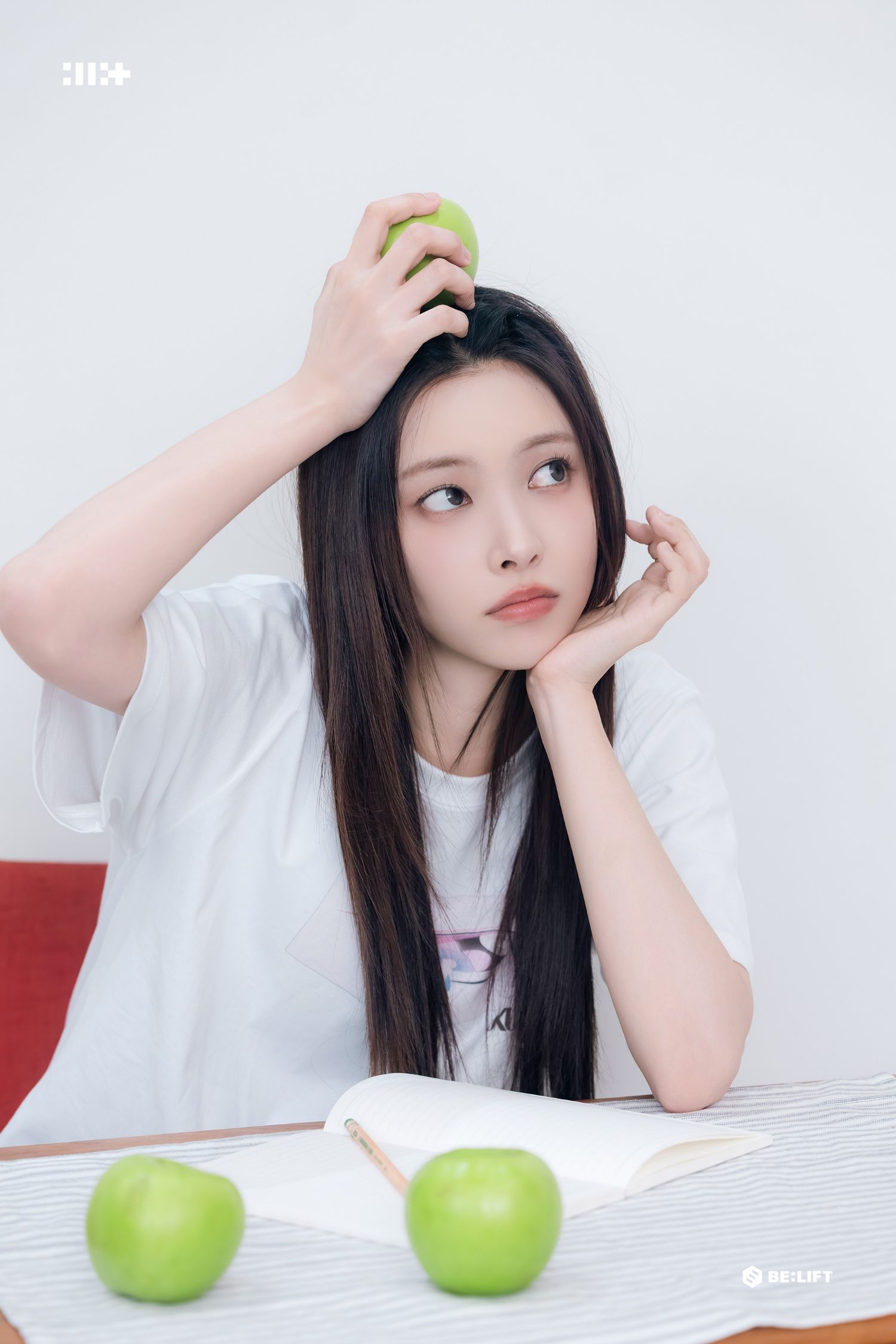 Behind-the-scenes cut of Yunah (ILLIT)