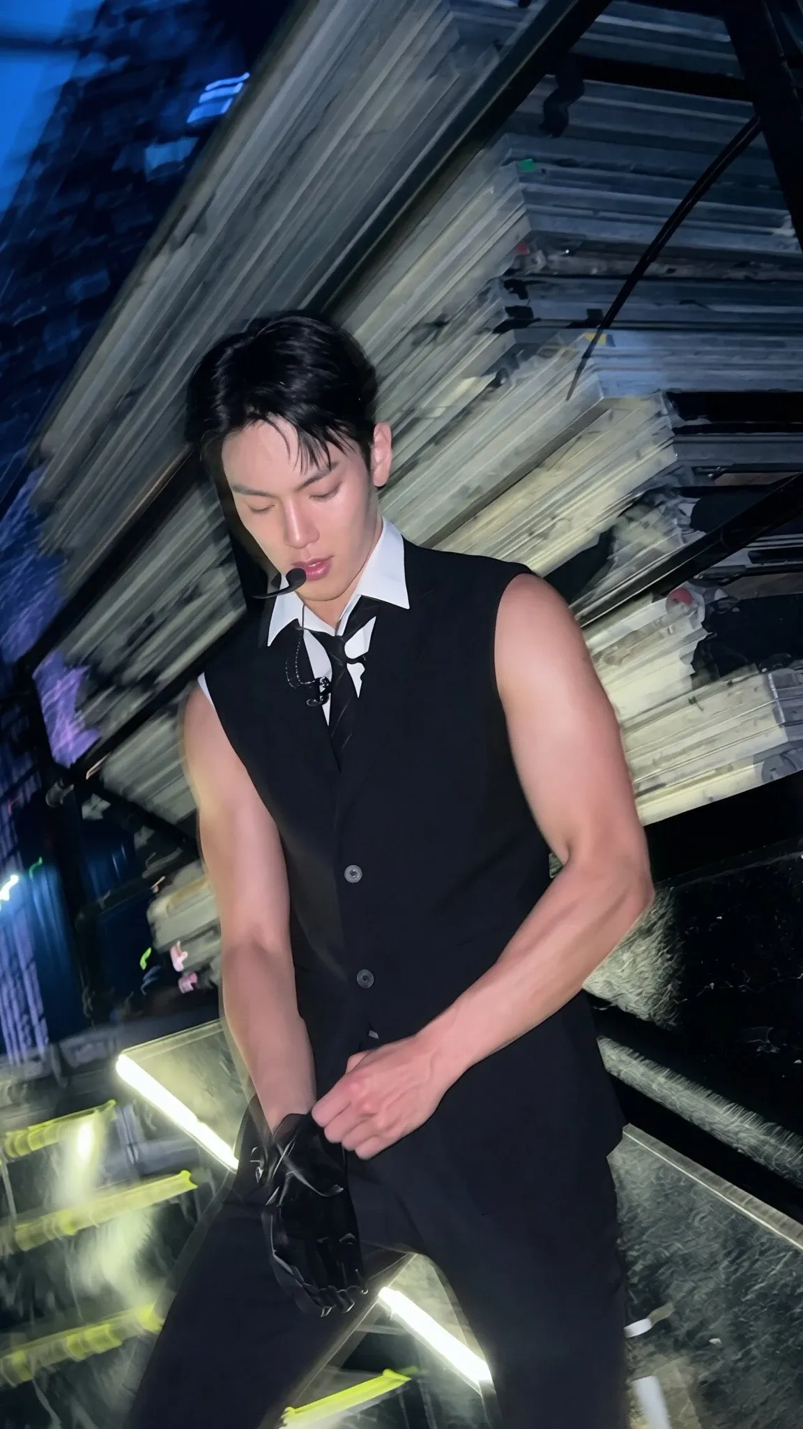 Fandom-recommended wallpaper image of Shownu (MONSTA X)